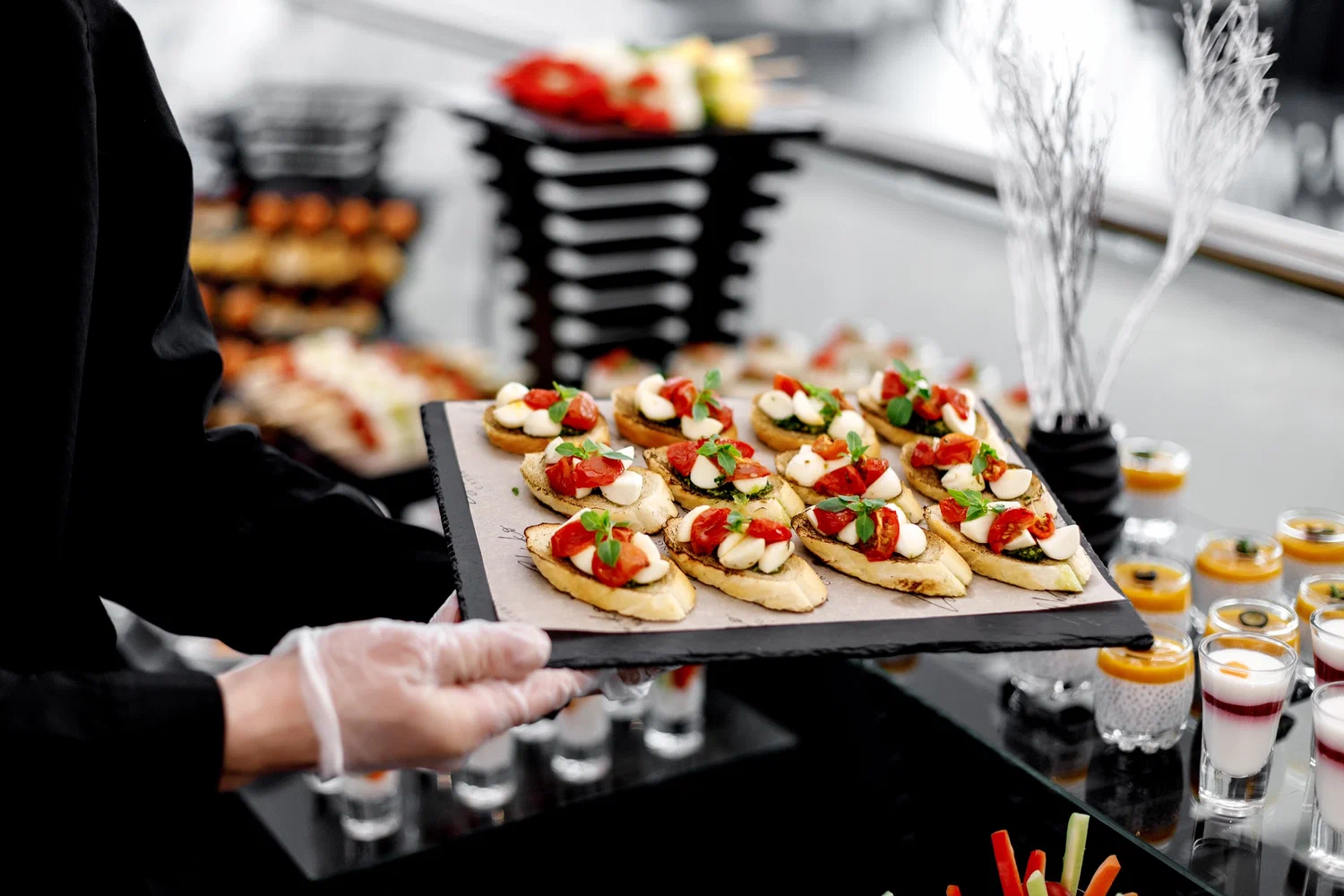 Beyond the Plate: Creating Engaging Atmospheres for Company Gatherings